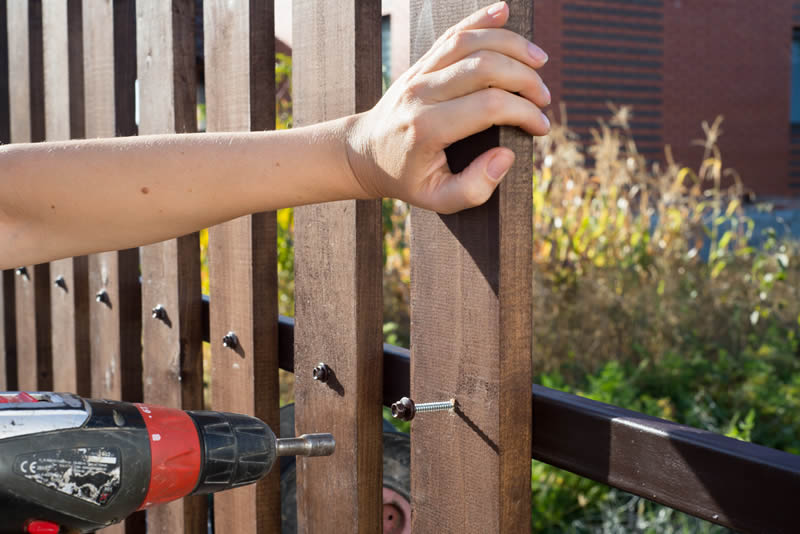 AdobeStock_149806436 DIY Fencing Materials from Fusion Fence Company serving the greater Cincinnati Tri-State area